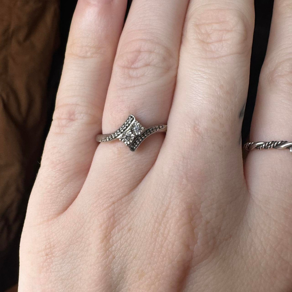 unbranded Jewelry - Size 7 Sterling silver bypass diamond engagement ring, stamped 925